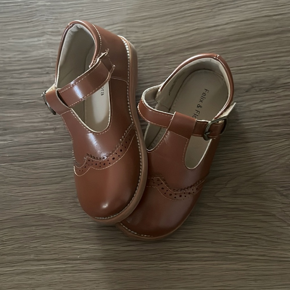 VINTAGE STYLE toddler girls dress shoes. Almost brand new! Size 9 toddler.